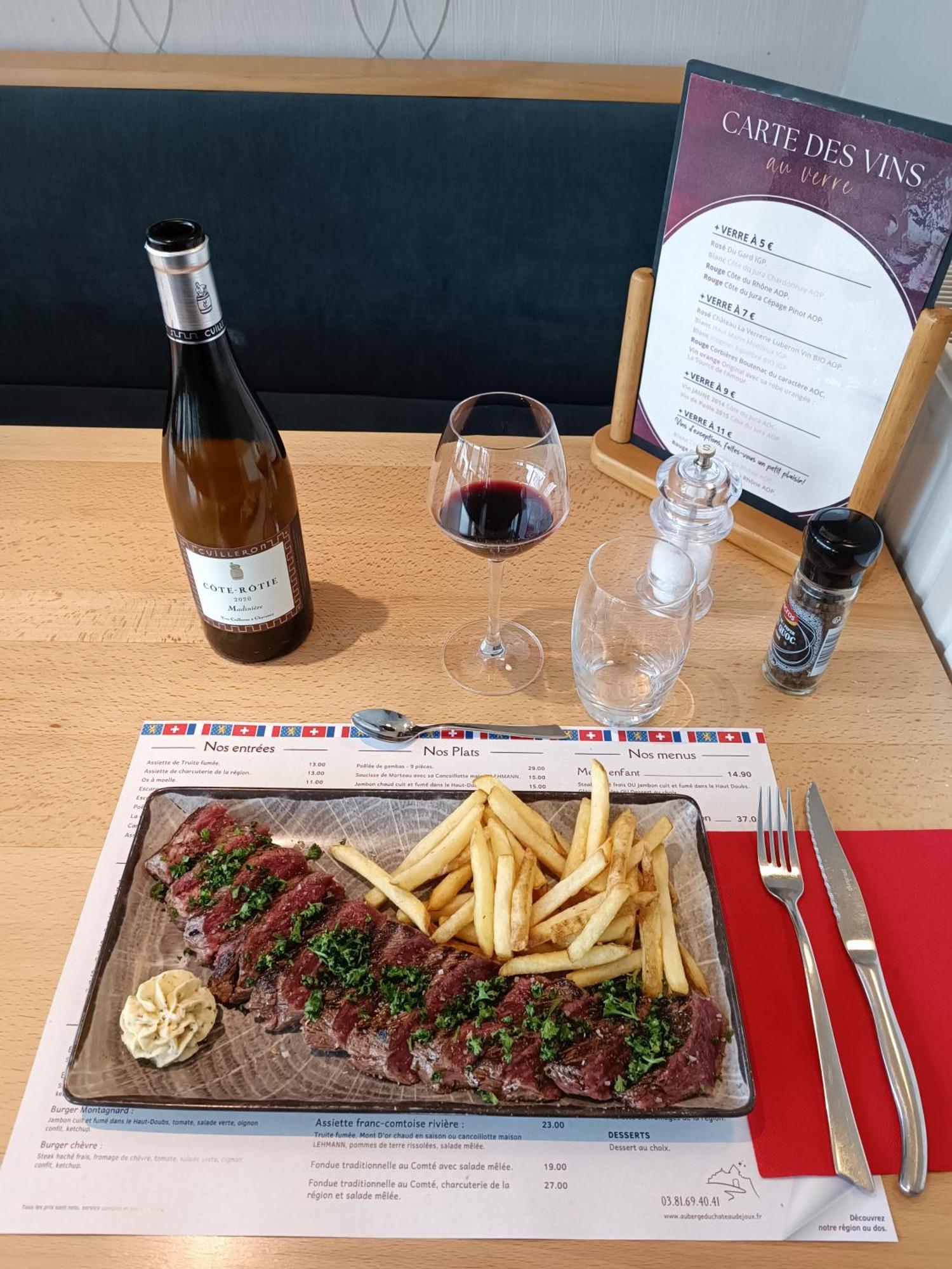 Auberge Du Chateau De Joux La Cluse-et-Mijoux Luaran gambar